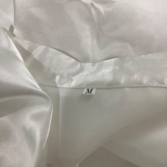 White Satin Robe Medium 34-36 bust near new - Picture 10 of 10